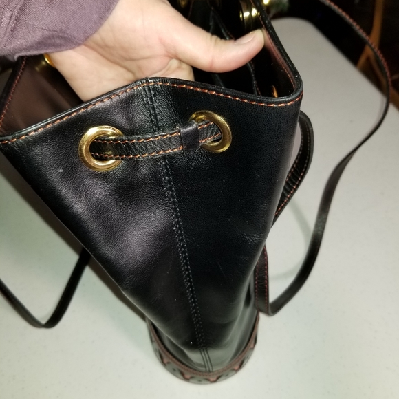 Authentic Yves Saint Laurent Black Leather bucket bag - Picture 12 of 13